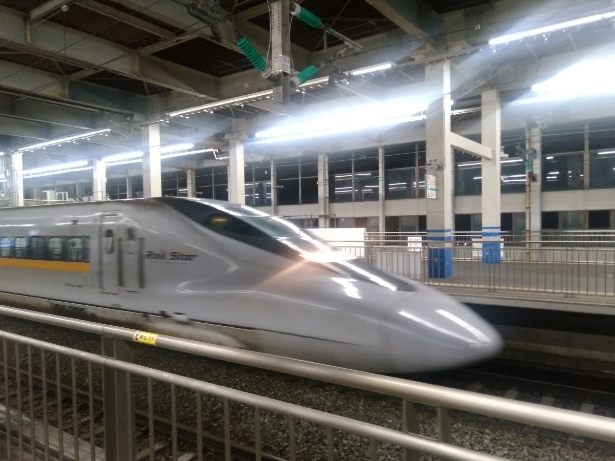 山陽新幹線700系:フリー写真素材(広島駅)