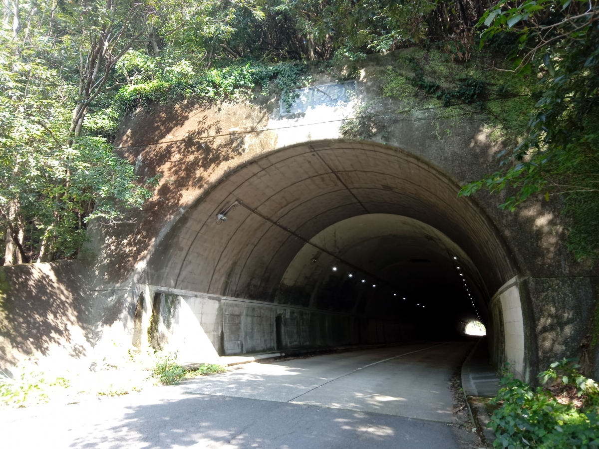 長崎市のフリー写真:牧園トンネル